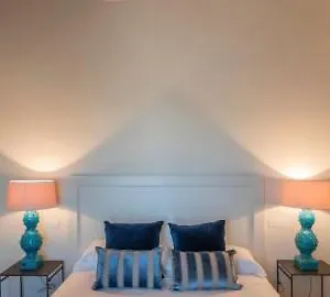 https://chiostro-dei-domenicani.lecce-hotels.com